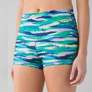 lululemon athletica Women's Boogie Shorts - Blue and Green Pattern